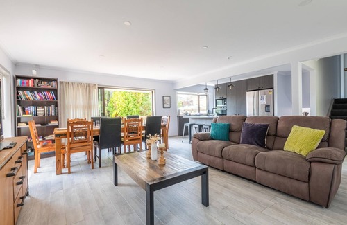 Lynmore House | Hilton Holiday - Spa Pool, Sleeps 14, Pets OK