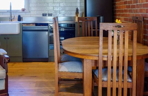 Earnscleugh House | Historic Castle Coach House – Trail & Wineries