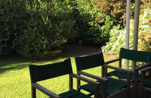 Reefton House | Historic Family Villa . Listen to the birds and river!
