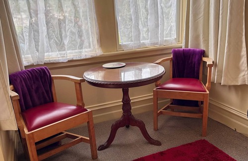 Lower Shotover Villa | Historical Laurel Bank House, quiet, peaceful & close to Queenstown/Arrowtown.