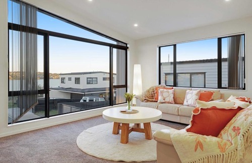 Hobsonville House | Hobsonville Family 5BR Sanctuary with Waterviews