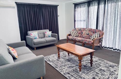 Papakura House | Holiday Home In Red Hill Papakura Auckland