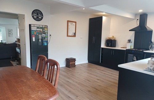 Mangakino House | Home in Mangakino (3 mins Walk to Lake Maraetai)