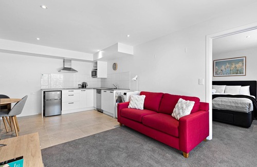 Frankton House | Home with great views, perfect for families or groups.