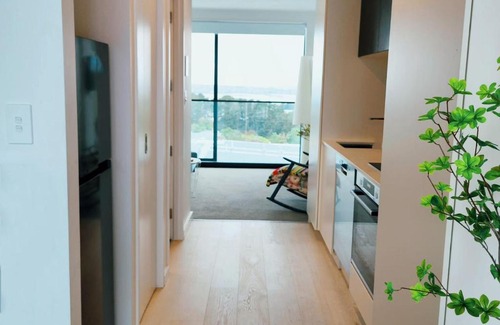 Birkenhead Apartment | HomeBase Auckland Free Parking Self Check-in Family & Long Stay Friendly