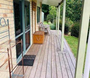 Whakamarama House | Homely Cottage with Views