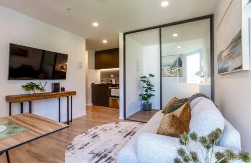 Newton Apartment | Honeycomb by Homello