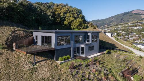 Nelson House | Horizon View Retreat - Nelson Holiday Home