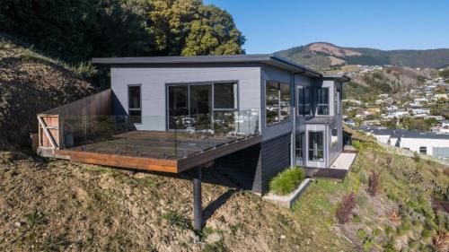 Nelson House | Horizon View Retreat - Nelson Holiday Home