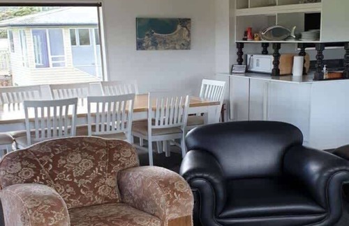 Cooks Beach House | Hosts On Coast Holidays on Hardy