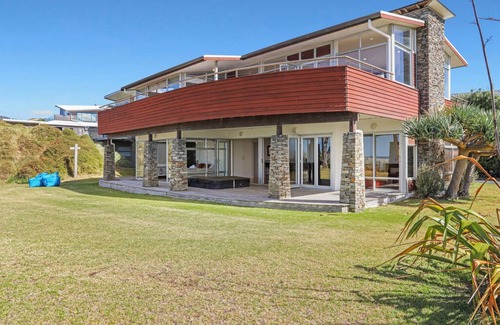 Whiritoa House | Hosts on the Coast Beachside Beauty Whiritoa