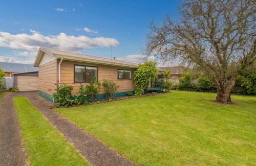 Whitianga House | Hosts on the Coast Hibiscus House