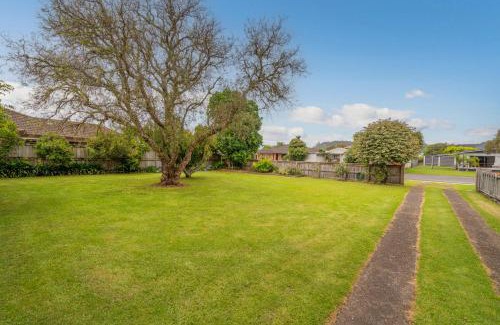 Whitianga House | Hosts on the Coast Hibiscus House