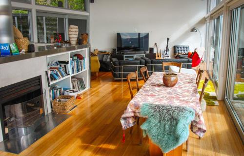 Tairua House | Hosts on the Coast Paku Paradise