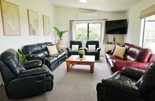 Aongatete House | Hosts on the Coast Tui Hills Lodge