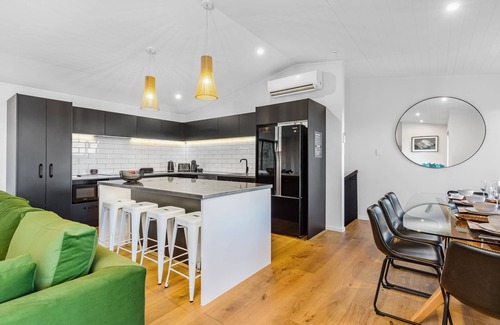 Queenstown House | Hot Tub Retreat, 4 Ensuites, Mountain Views