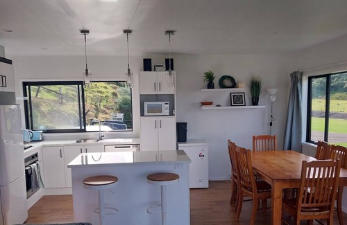 Kawhia House | House, 3 min drive to Kāwhia town