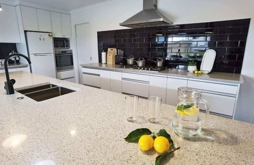 Rotorua House | House of Hope - Spa Pool, Sleeps 12