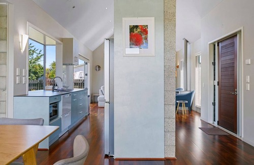 Taupo House | Huia Heights - New and Modern BnB