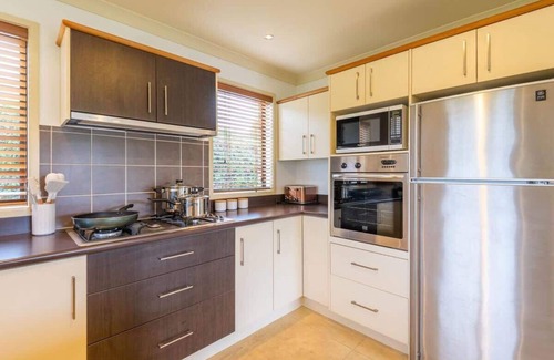 Lynmore House | Iles Inn | Lynmore Location with Spa Pool