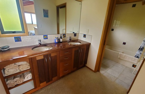 Tairua House | Incomparable Ocean & Island Views. Walk to the Beach.