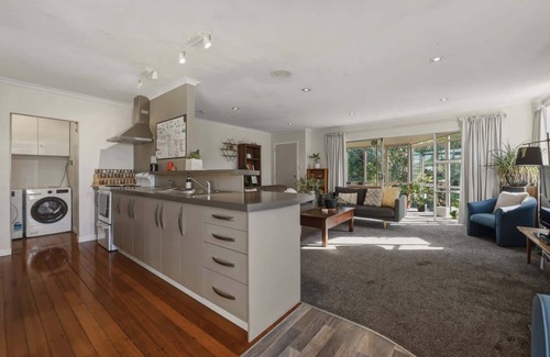 Rotorua House | Inn Jameson - Ride to the Redwoods with Spa Pool