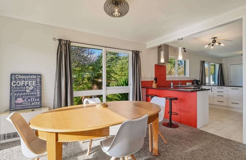Rotorua House | Inn Sunnybrook - Sun Deck, Bike Garage, Sleeps 6