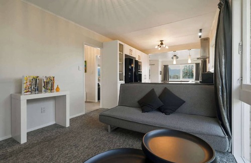 Rotorua House | Inn Sunnybrook - Sun Deck, Bike Garage, Sleeps 6