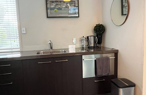 Claudelands House | INNER CITY RETREAT 5 minutes walk from the CBD & Claudelands Events Centre