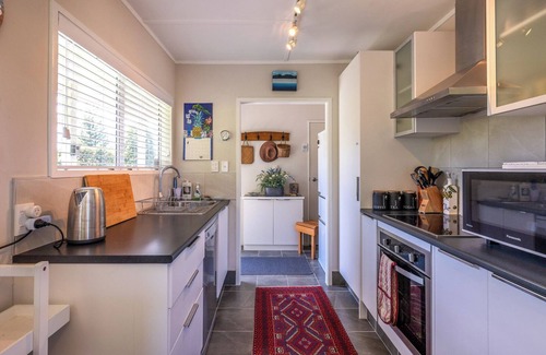 Surfdale Cottage | It's the perfect place, filled with sunshine and close to everything!