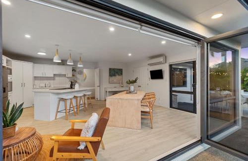 Papamoa Beach House | JB's Sanctuary - Papamoa Holiday Home