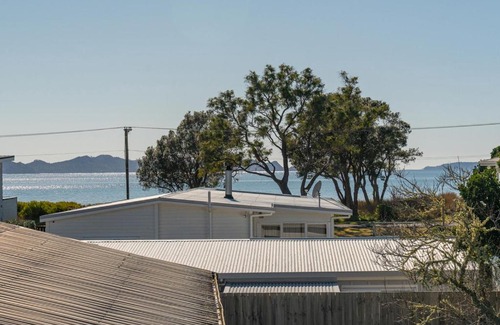Cooks Beach House | Joes Place - Cooks Beach Holiday Home