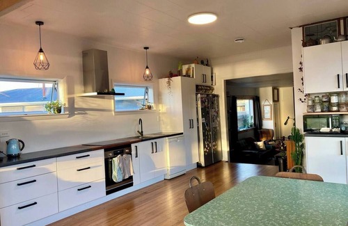 Hokitika House | Kahu's Nest - Absolute Beachfront Retreat