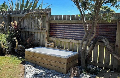 Hokitika House | Kahu's Nest - Absolute Beachfront Retreat