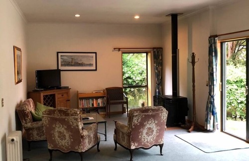 Hapuku House | Kaikoura Rural Escape - Classic Farm Cottage (BYO Linen)