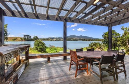 Raglan House | Kaitoke Retreat & Studio