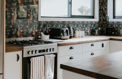 Hapuku House | Kanuka Terrace - The Little Black House