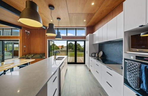 Otaki Beach House | Kapiti Heights - Ōtaki Beach Holiday Home