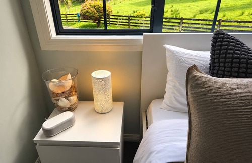 Puhoi Apartment | Kauri Cottage - a charming country hideaway in the historic village of Puhoi