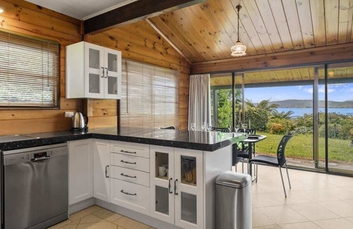 Kawaha Point House | Kawaha on the Lake - Private Beach & Kayaks