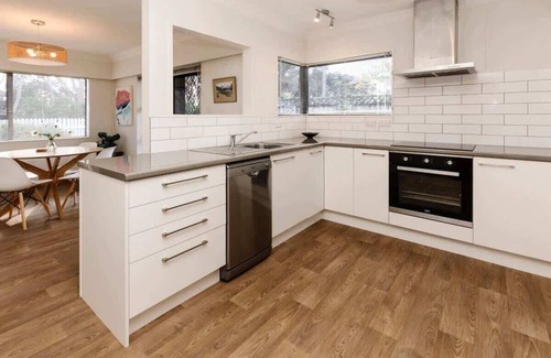 New Plymouth House | Kawaroa Park View