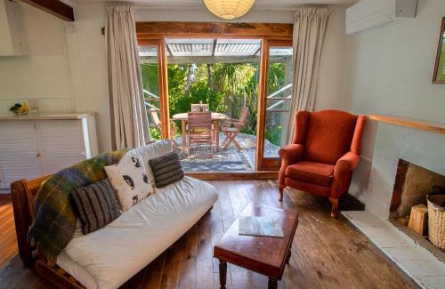 Pohara House | Kereru Cottage - Pohara Holiday Home