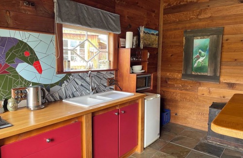 Kakahi Cottage | Kereru Lodge Kakahi, private and peaceful getaway