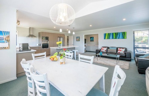 Stoke Apartment | Kick Back on Kendall