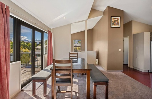 Wanaka House | King of the Hill | Spacious & Family Friendly