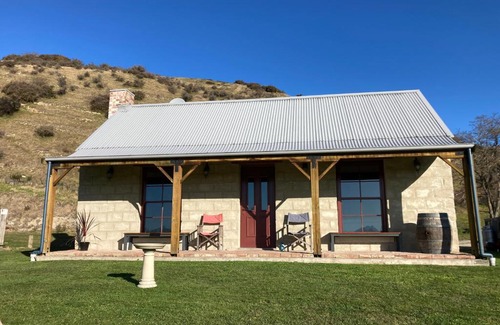 Hurunui House | Kingfisher Cottage at McLeod Estate