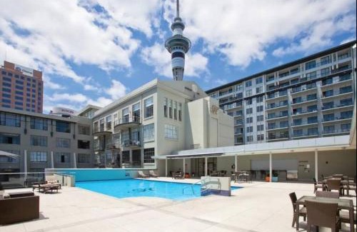 Auckland Central Business District Apartment | Kiwiana Suite - Auckland CBD - rooftop pool