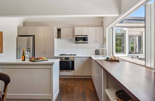 Wharewaka House | Kohekohe Cottage - Lake Taupo