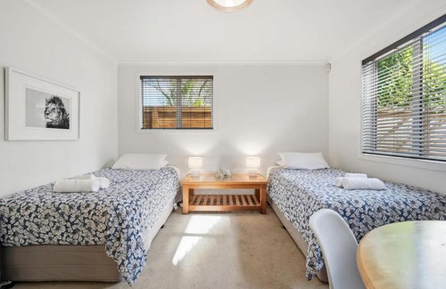 Kawaha Point House | Koutu Hideaway By The Lake with Kayaks