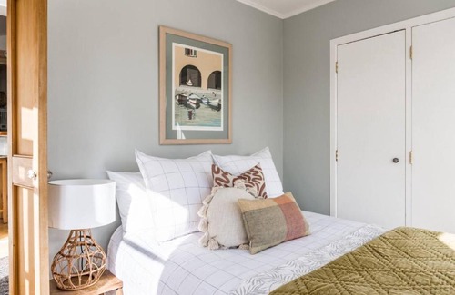 Raglan House | Kowhai Cottage and Studio Character Cottage